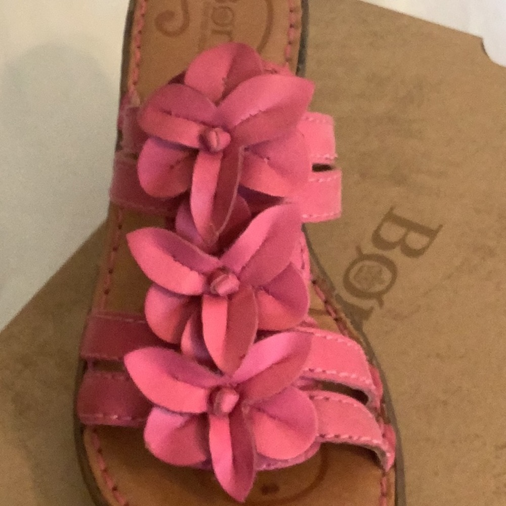 Born sandals